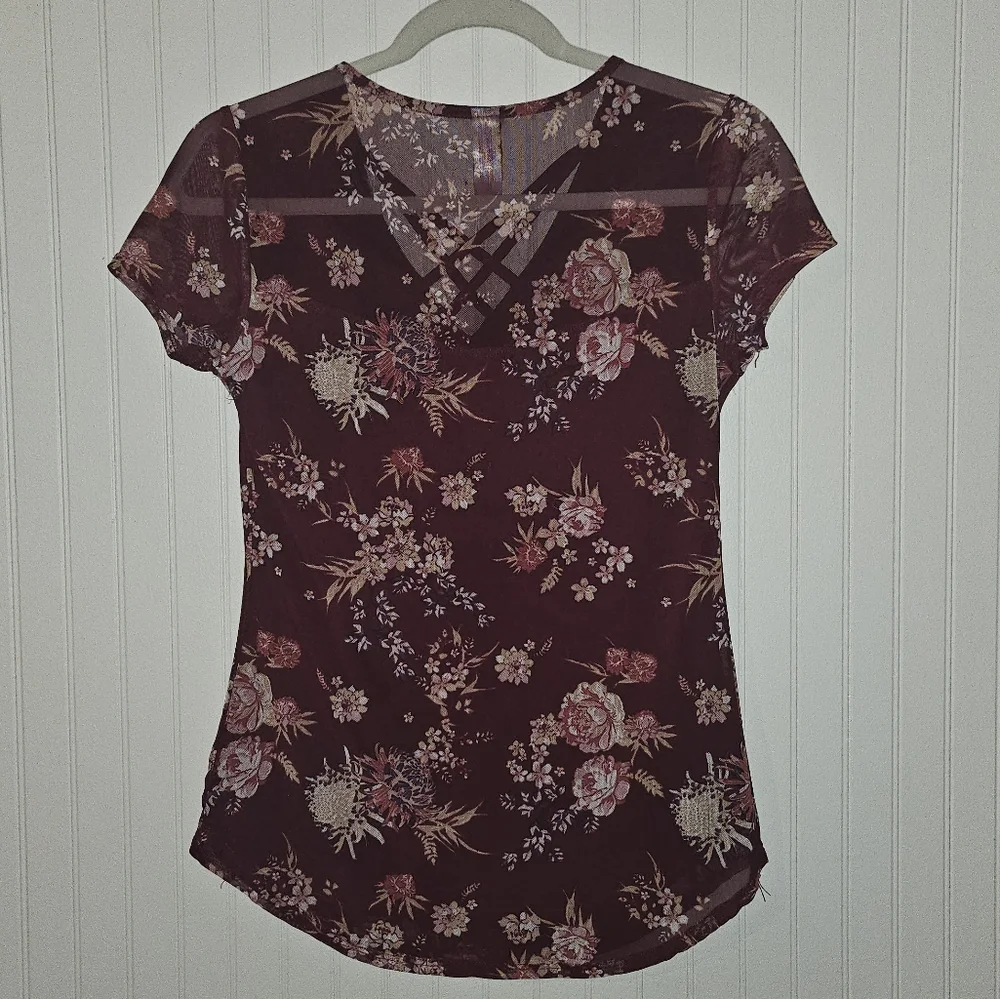 Flowered top - Picture 2 of 3